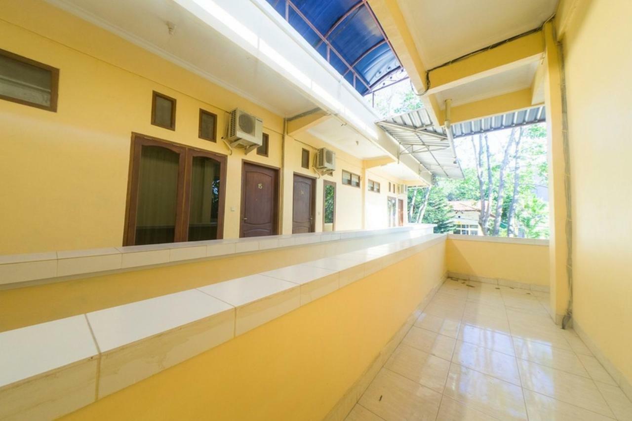 RedDoorz near Nusa Cendana University Kupang  Exterior foto